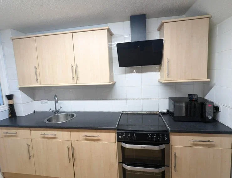 Room Berrymeade Walk in Crawley