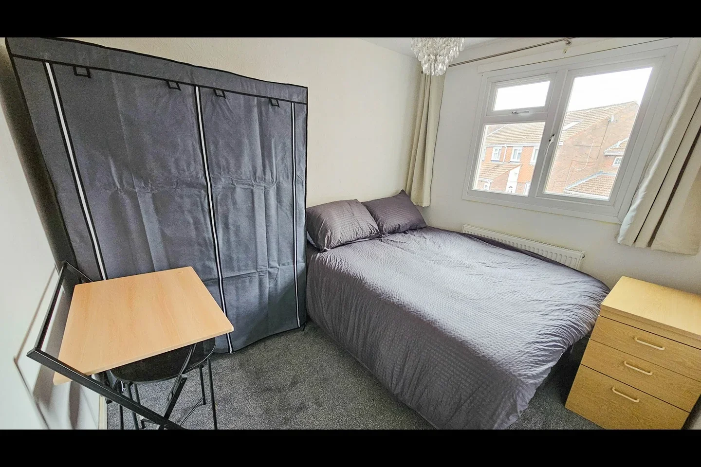 Room Berrymeade Walk in Crawley