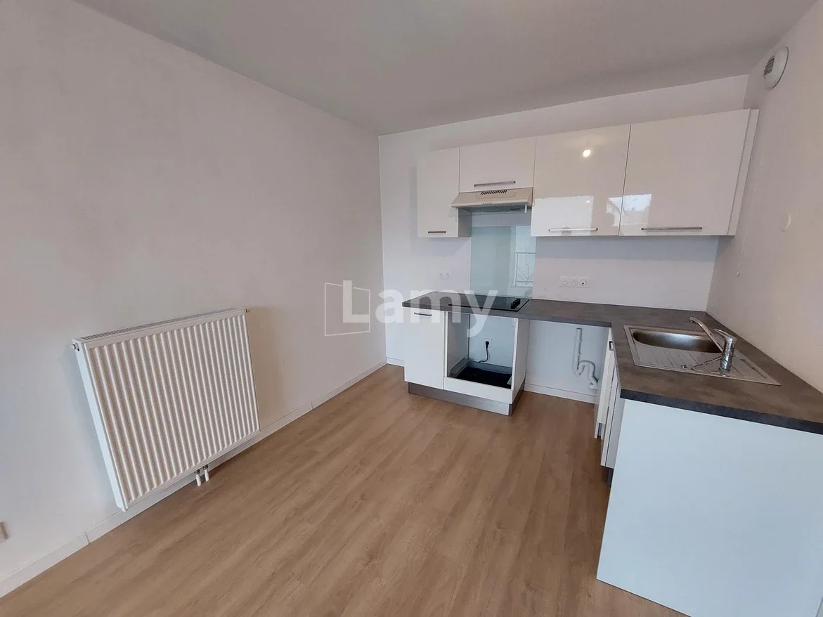 Flat Rue Grandval in Reims