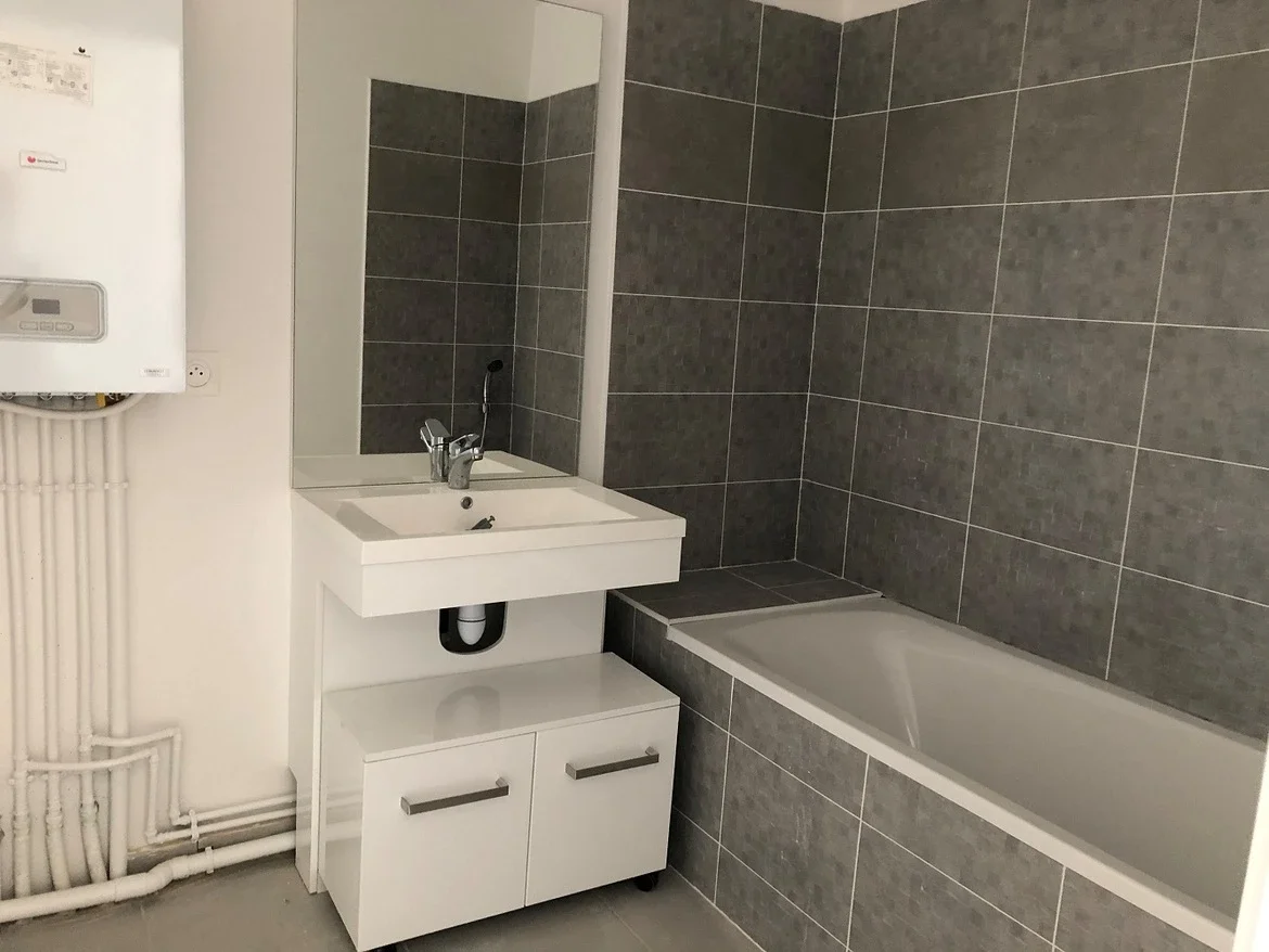 Flat Rue Grandval in Reims
