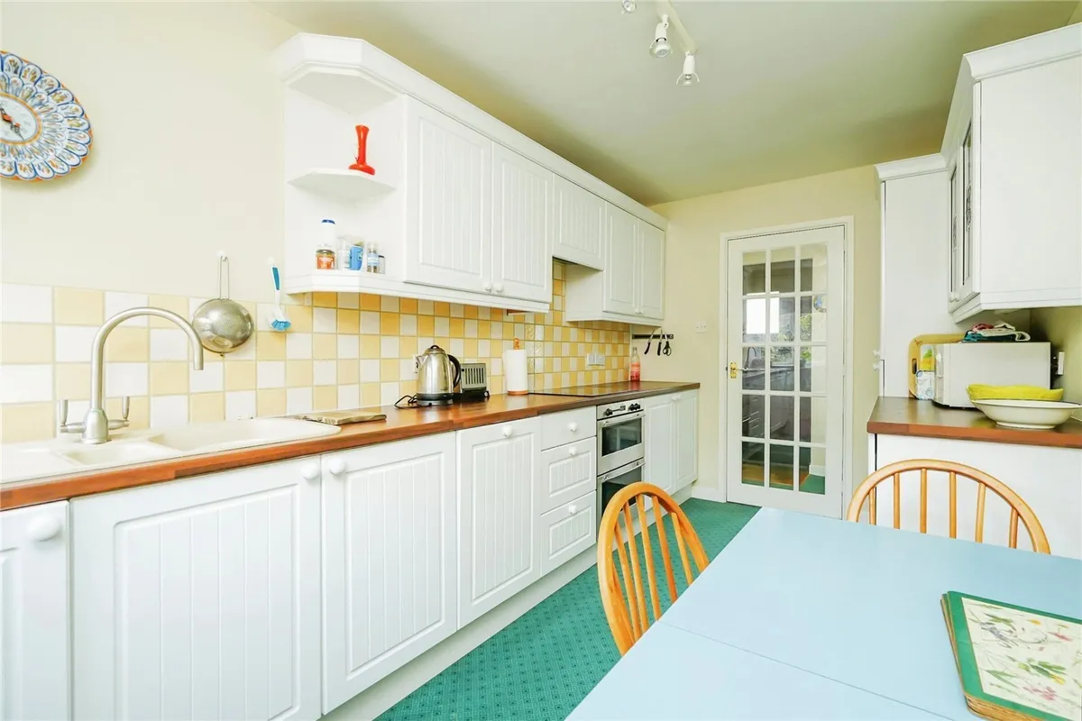 House Sylvester Close in West Oxfordshire