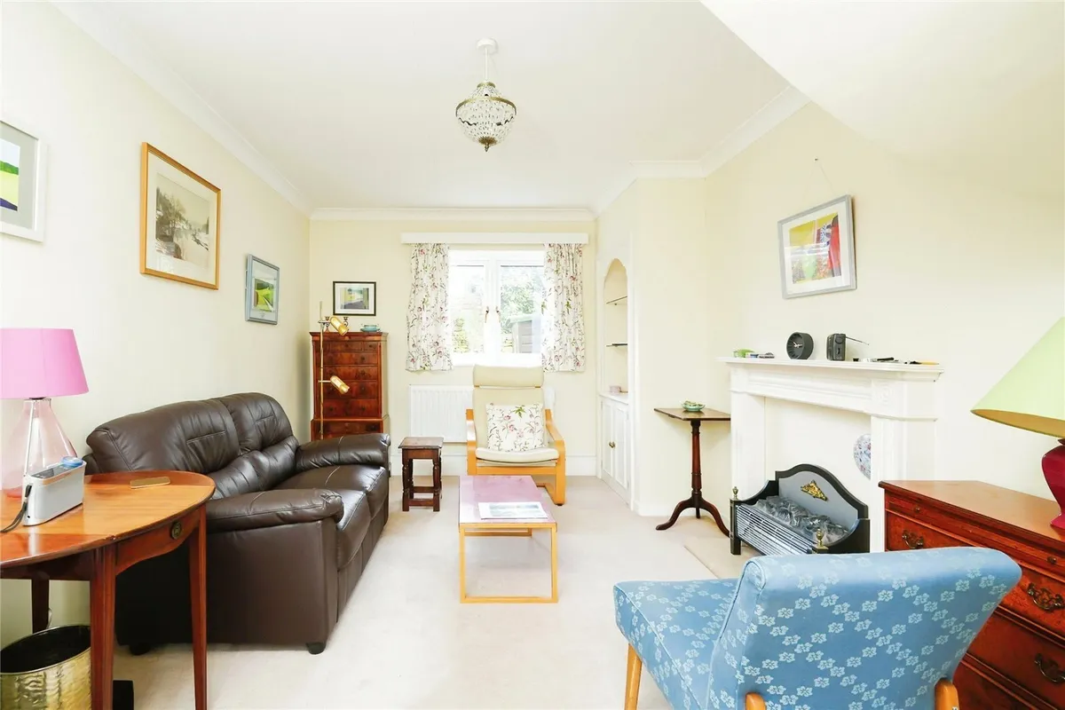 House Sylvester Close in West Oxfordshire