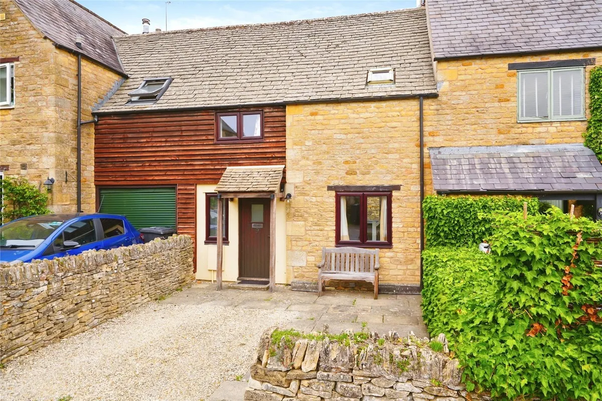 House Sylvester Close in West Oxfordshire