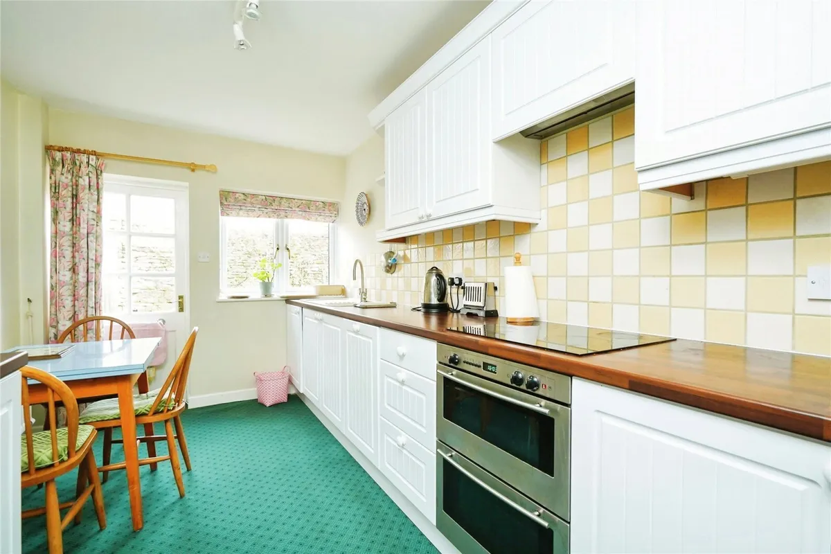 House Sylvester Close in West Oxfordshire
