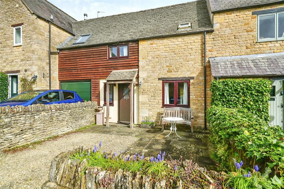 House Sylvester Close in West Oxfordshire