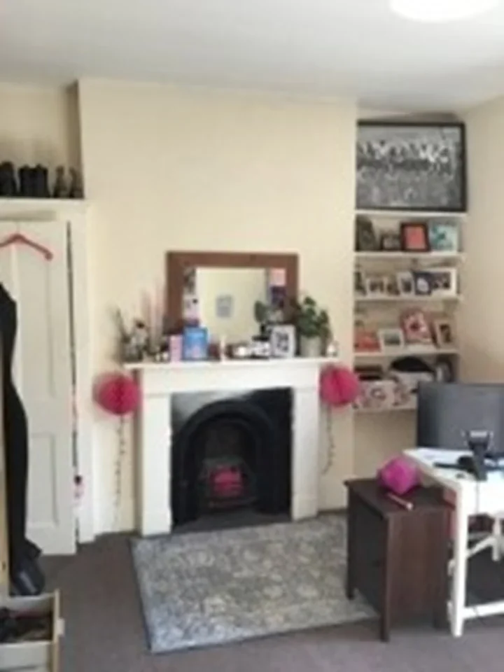 Flat Coldharbour Lane in Greater London