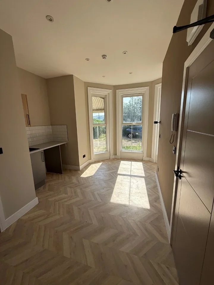 Room Glenmore Road in Salisbury