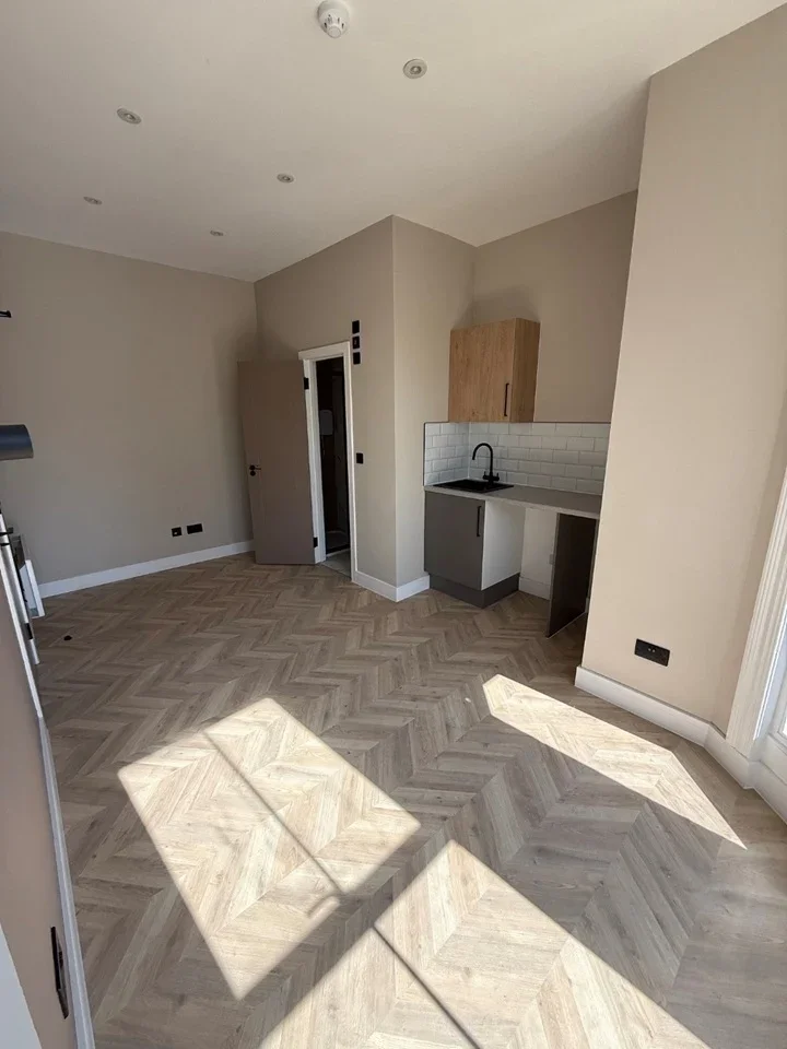 Room Glenmore Road in Salisbury