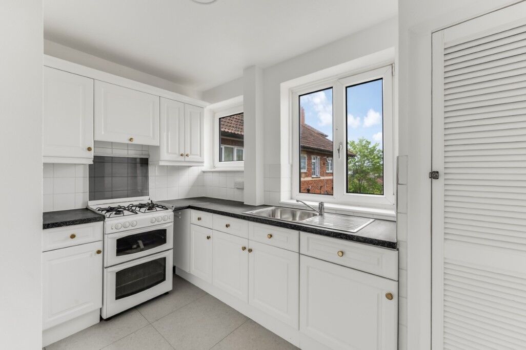 Flat Wilton Road in Greater London