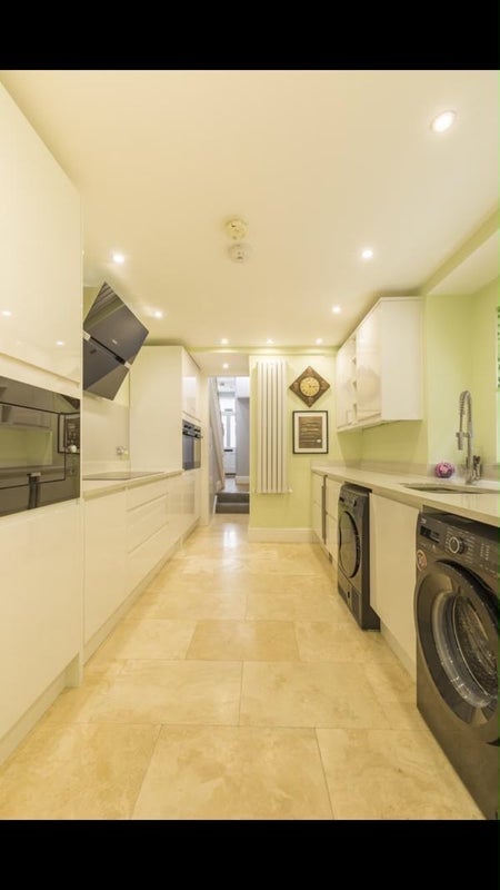 Room Tollington Way in Greater London