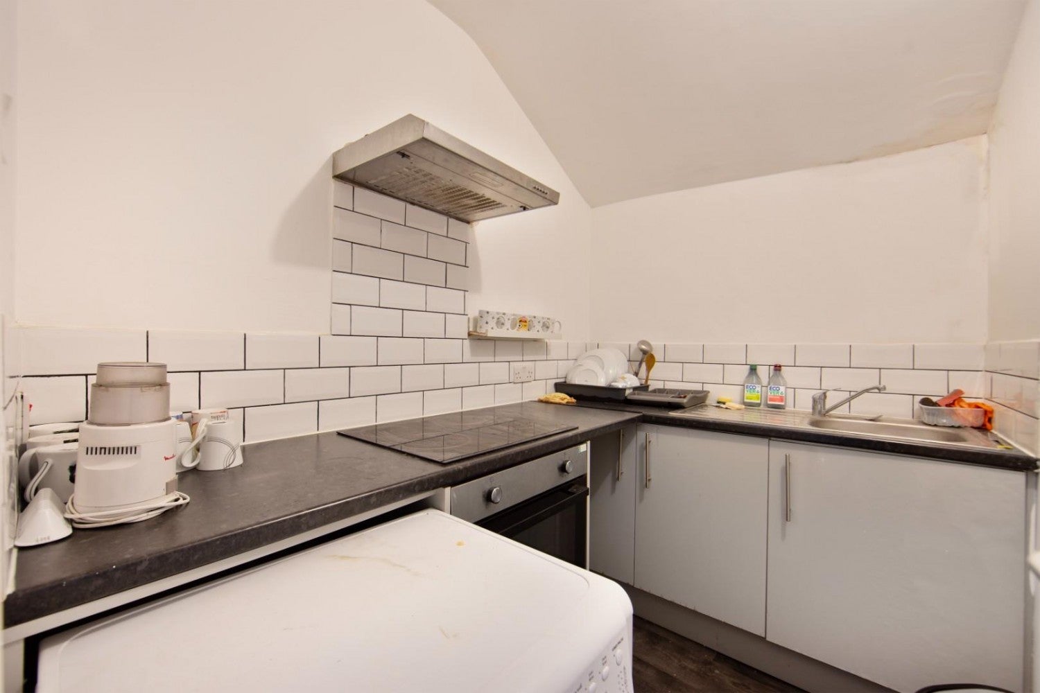 Flat Bartram Road in Greater London
