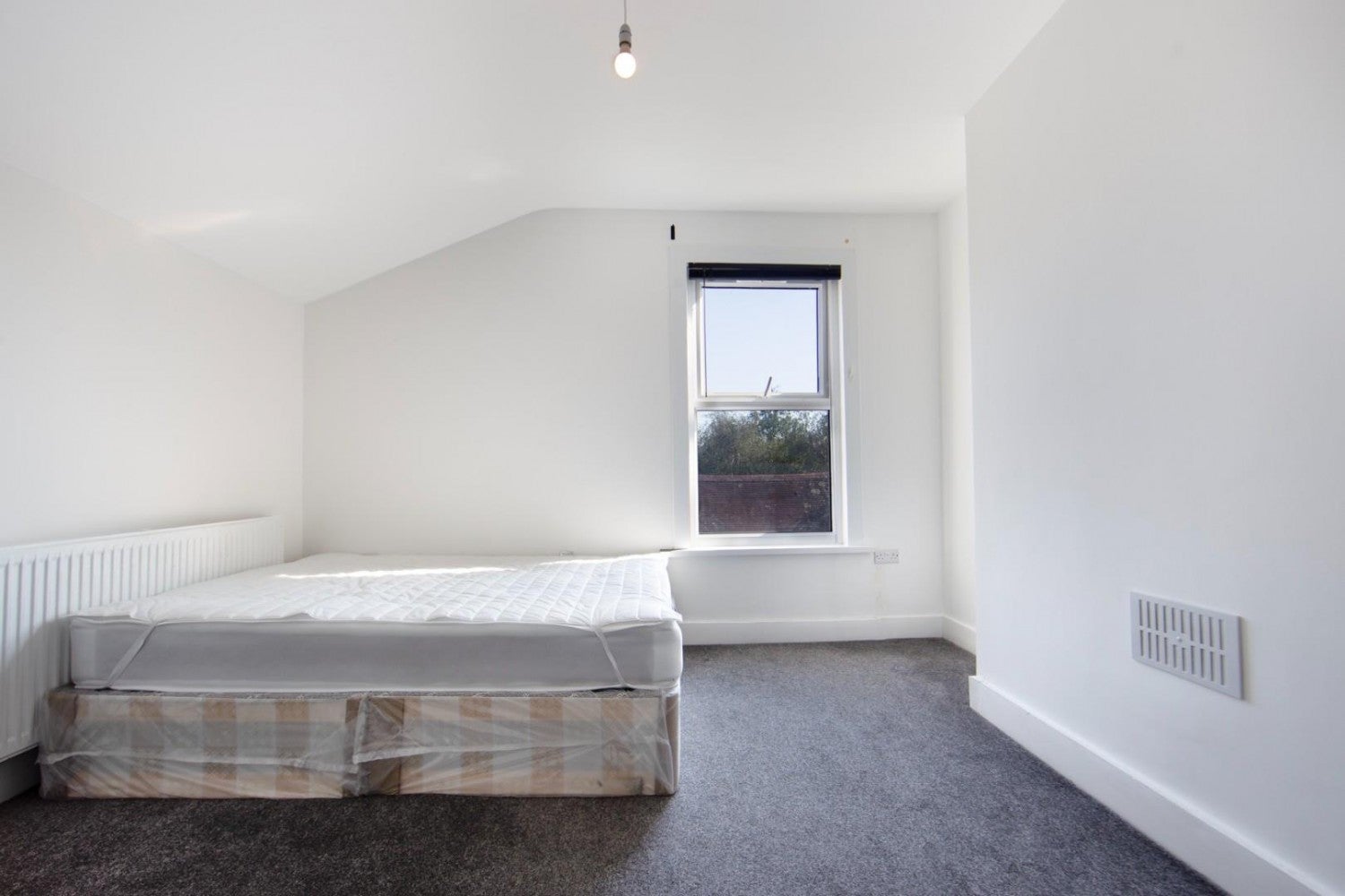 Flat Bartram Road in Greater London