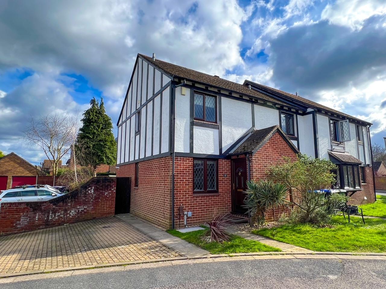 House Kings Chase in Walton on Thames