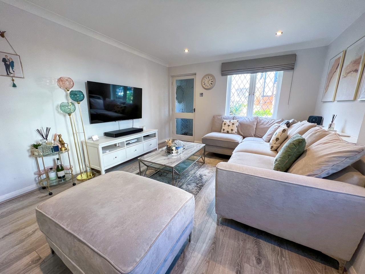 House Kings Chase in Walton on Thames