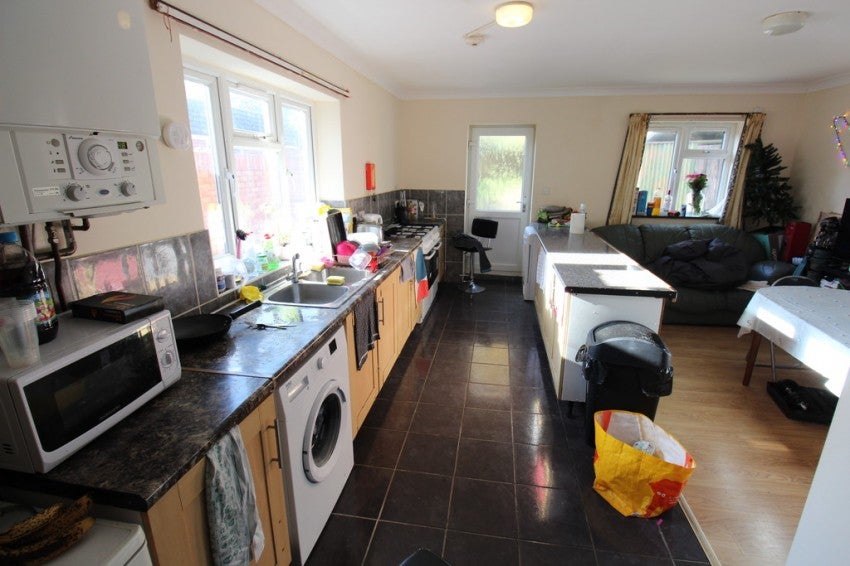 Flat Blenheim Gardens in Southampton