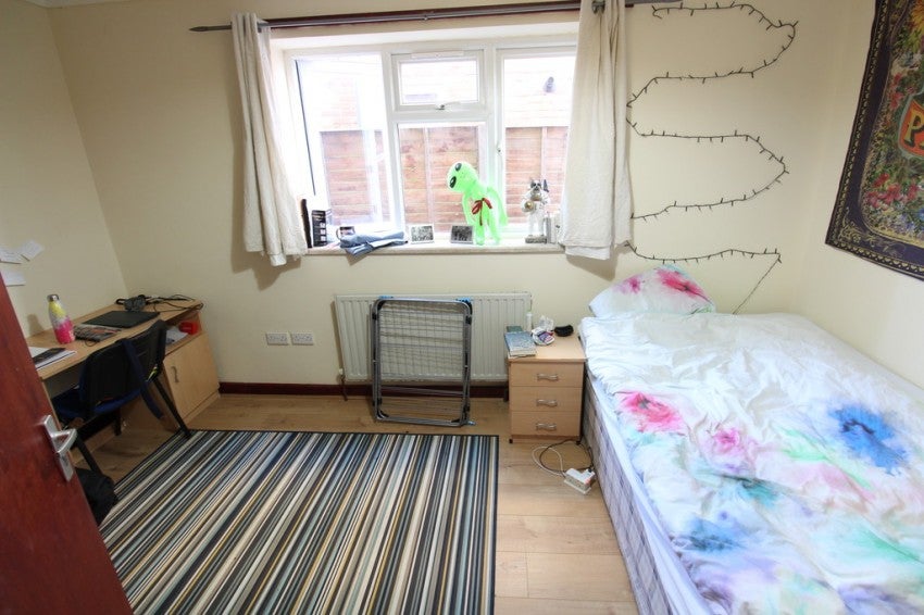Flat Blenheim Gardens in Southampton