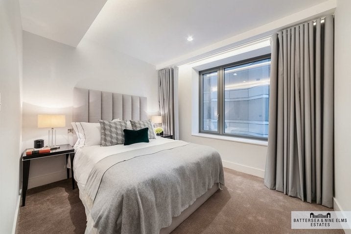 Flat Albert Embankment in Greater London