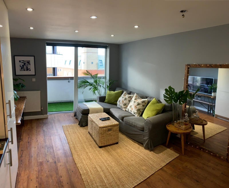 Flat Ramsgate Street in Greater London