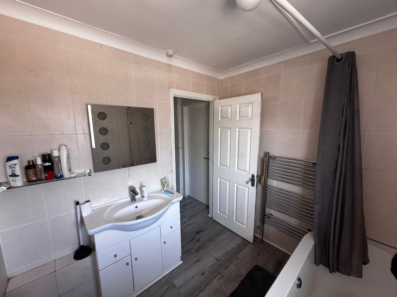 Room Radyr Place in Cardiff