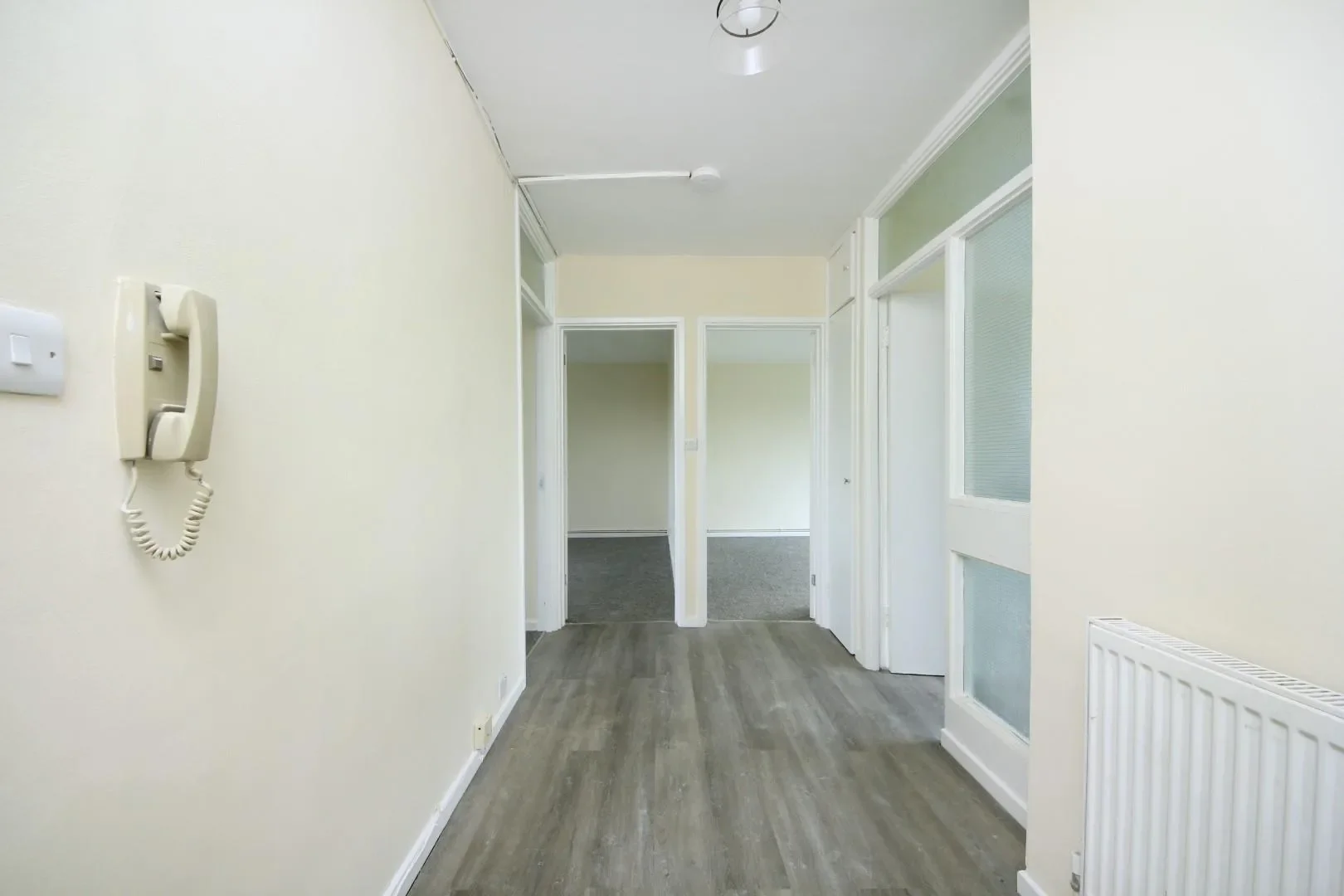Flat Wayfarer Road in Greater London