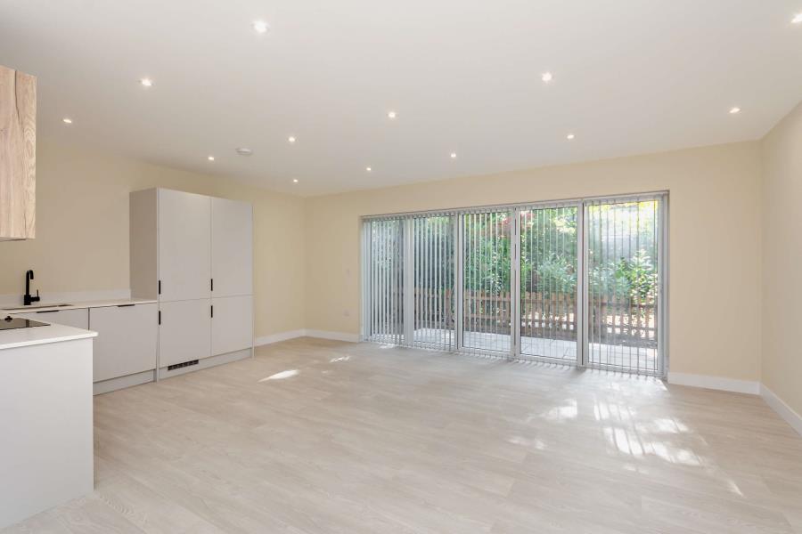Flat Swakeleys Road in Greater London