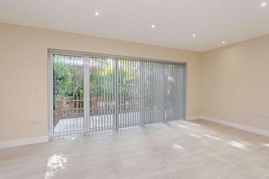 Flat Swakeleys Road in Greater London