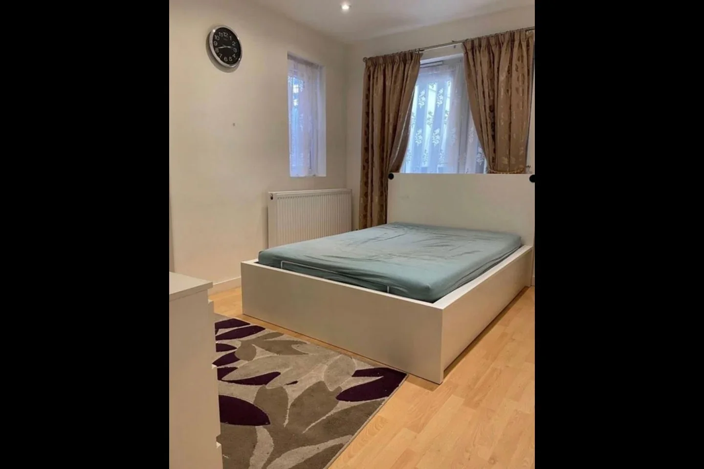 Room Mostyn Avenue in Greater London