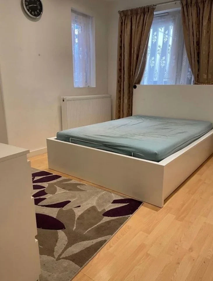 Room Mostyn Avenue in Greater London