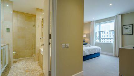 Flat Westferry Circus in Greater London