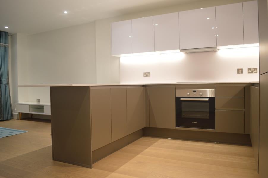 Flat Portal Way in London