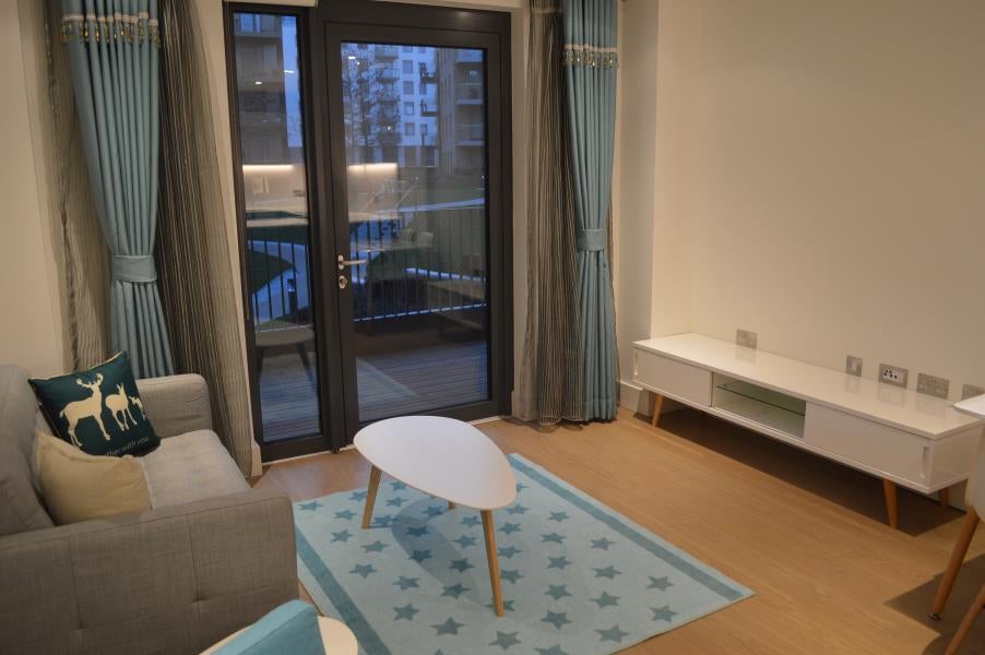 Flat Portal Way in London