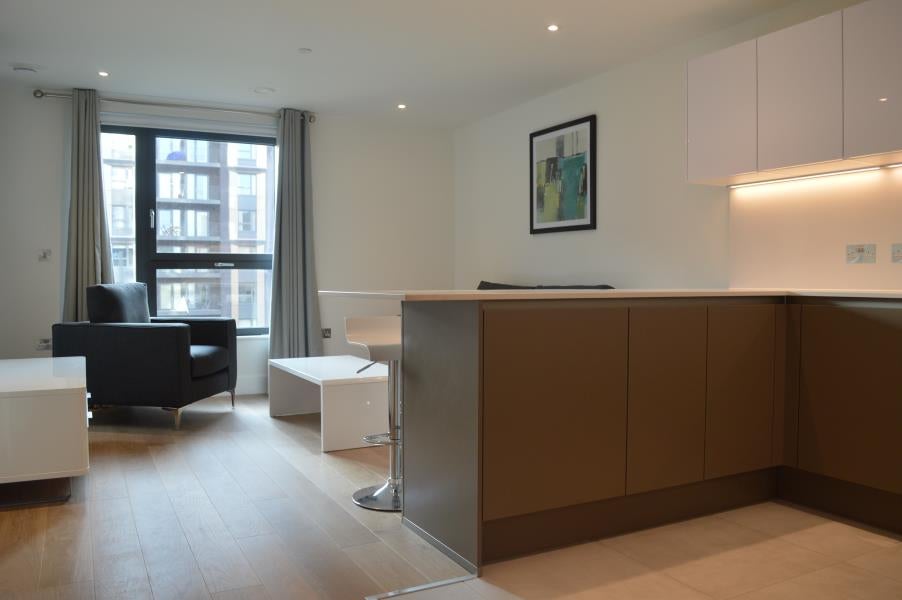 Flat Portal Way in London