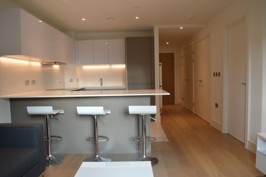 Flat Portal Way in London