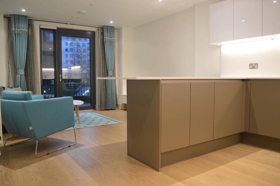 Flat Portal Way in London
