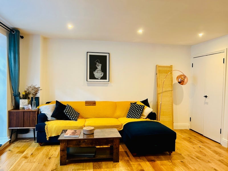 Flat Cazenove Road in Greater London