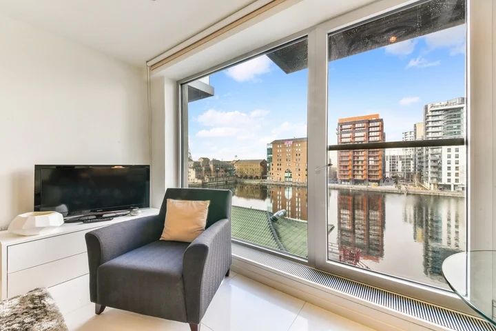 Flat Alexia Square in Greater London