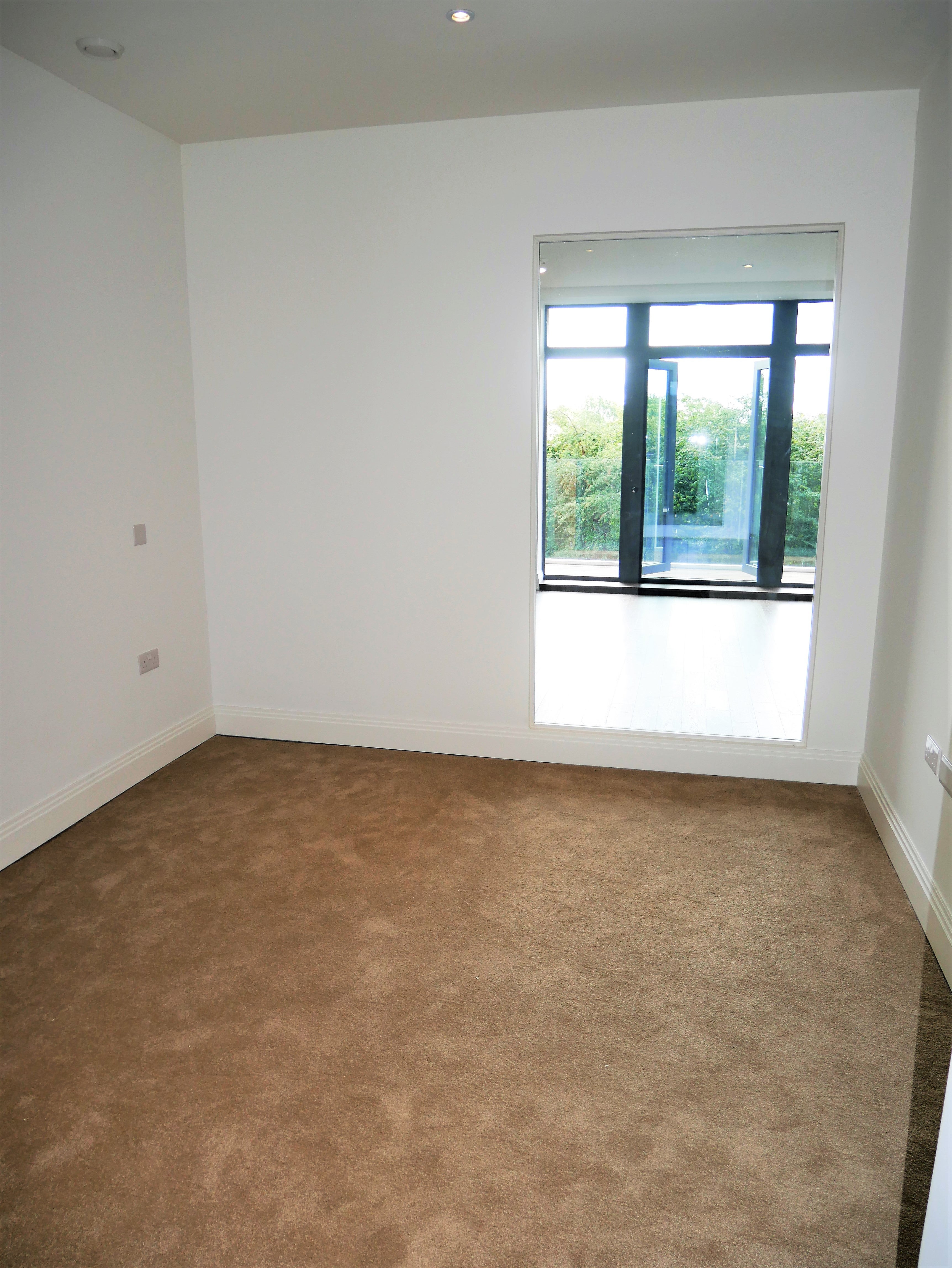 Flat Cowley Bridge in Greater London
