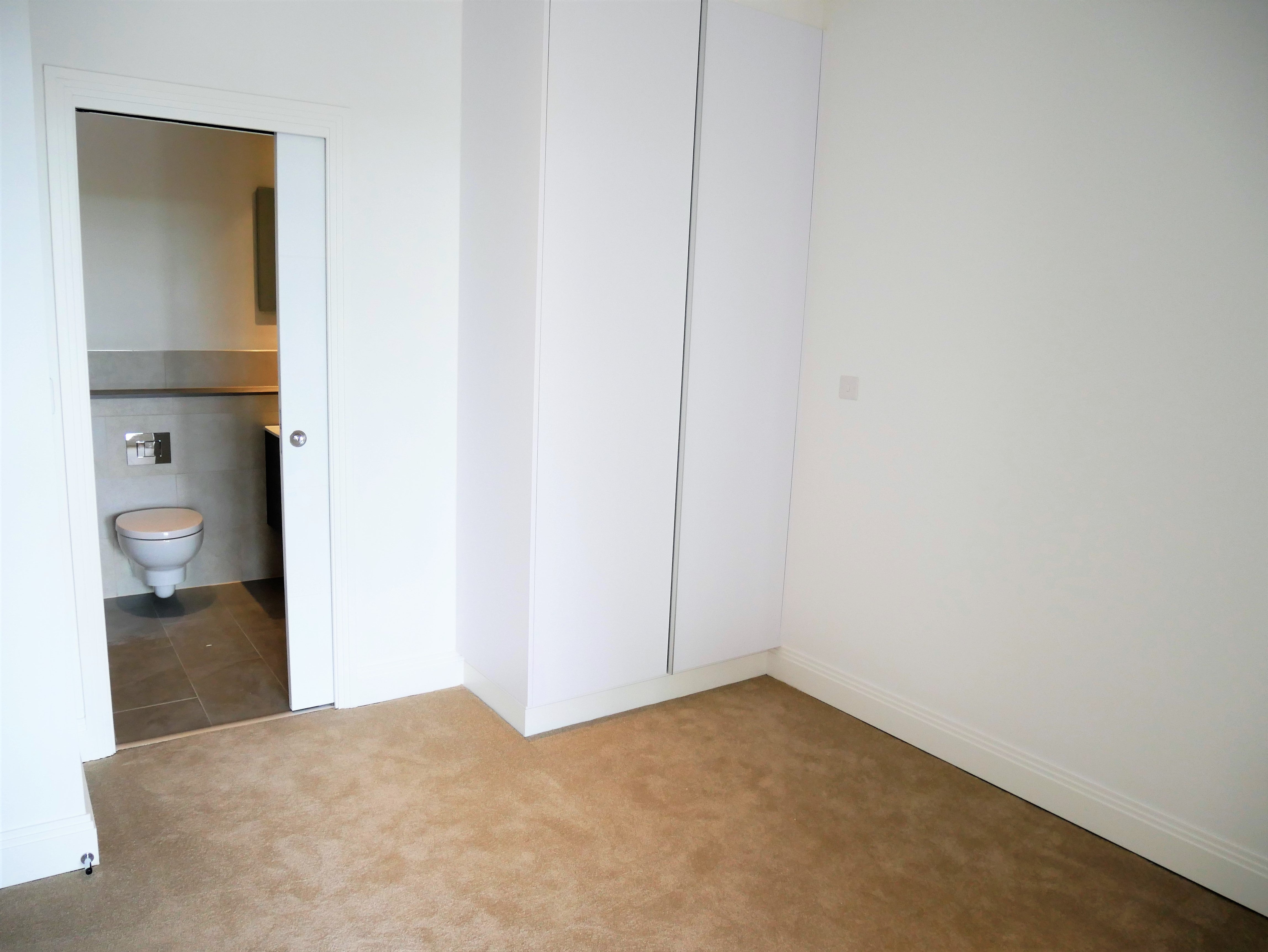 Flat Cowley Bridge in Greater London
