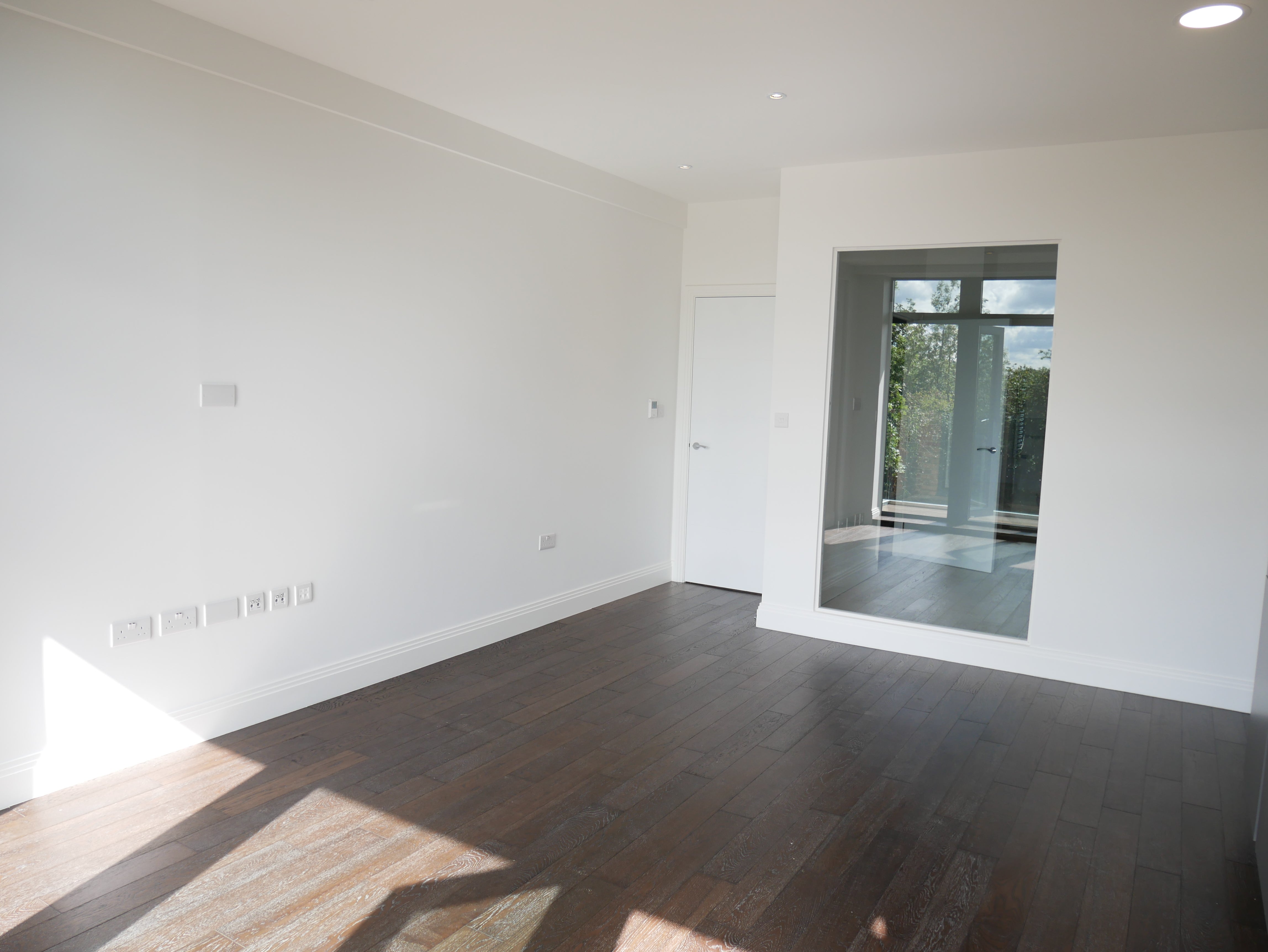 Flat Cowley Bridge in Greater London