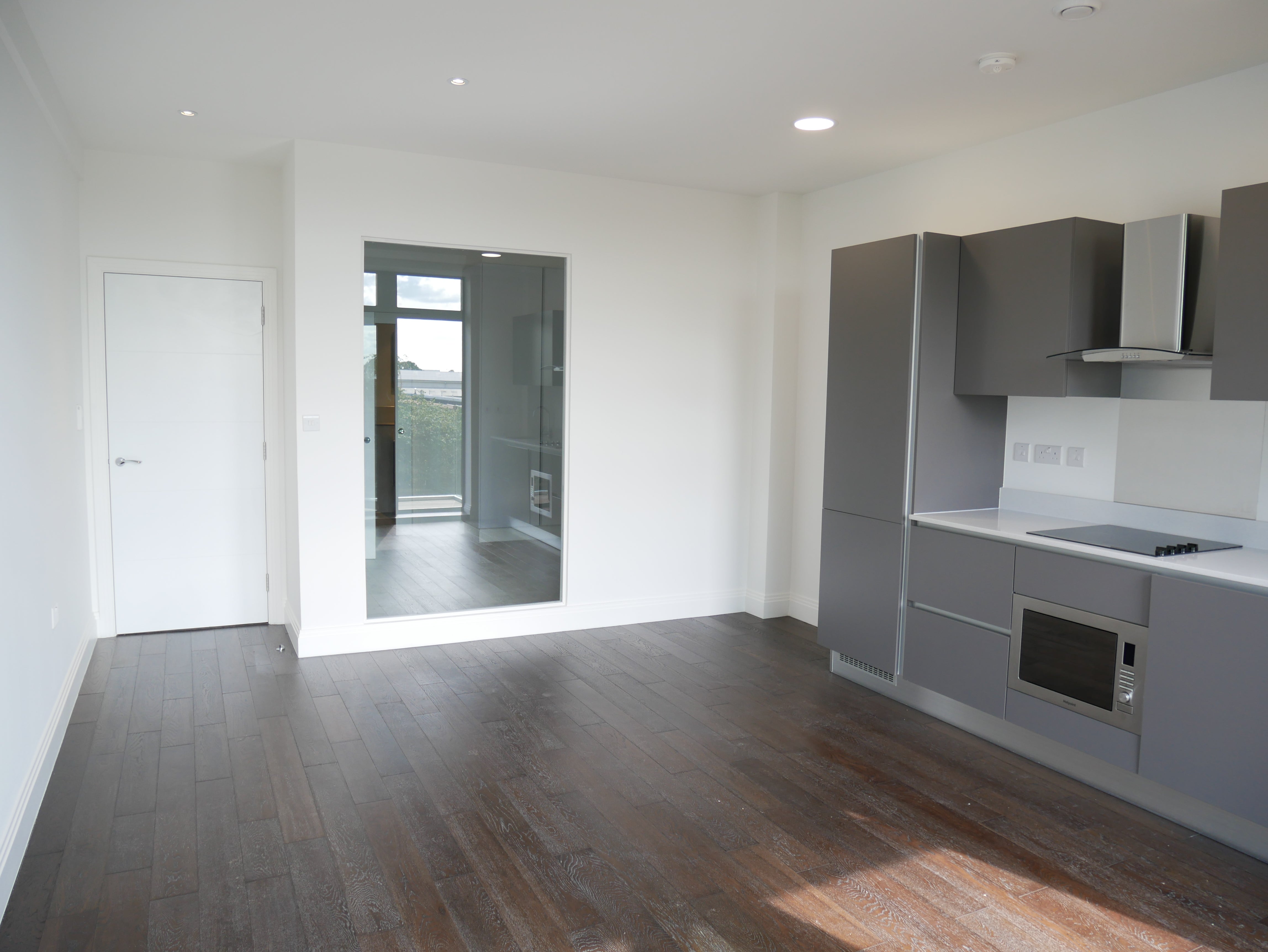Flat Cowley Bridge in Greater London