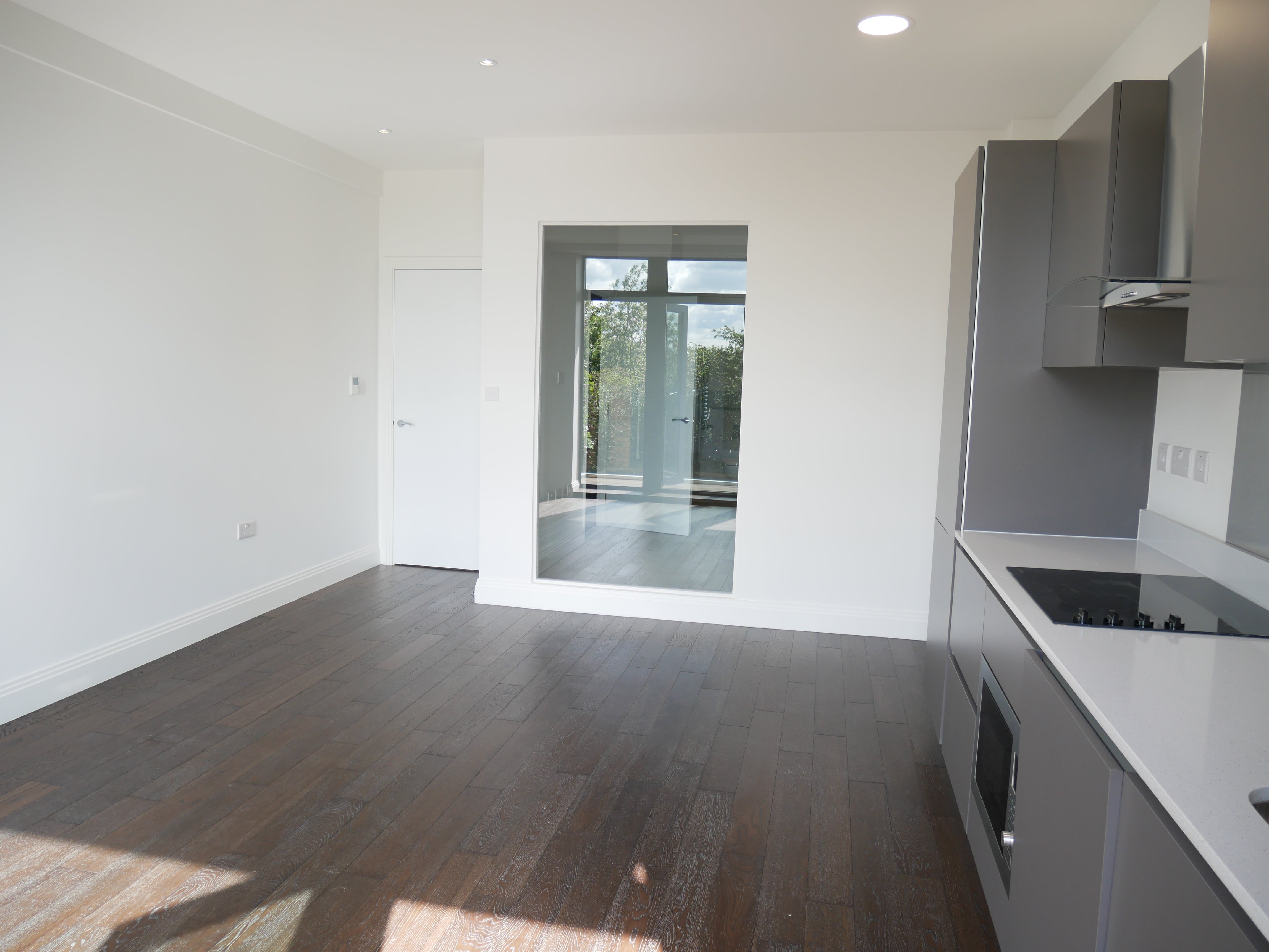 Flat Cowley Bridge in Greater London