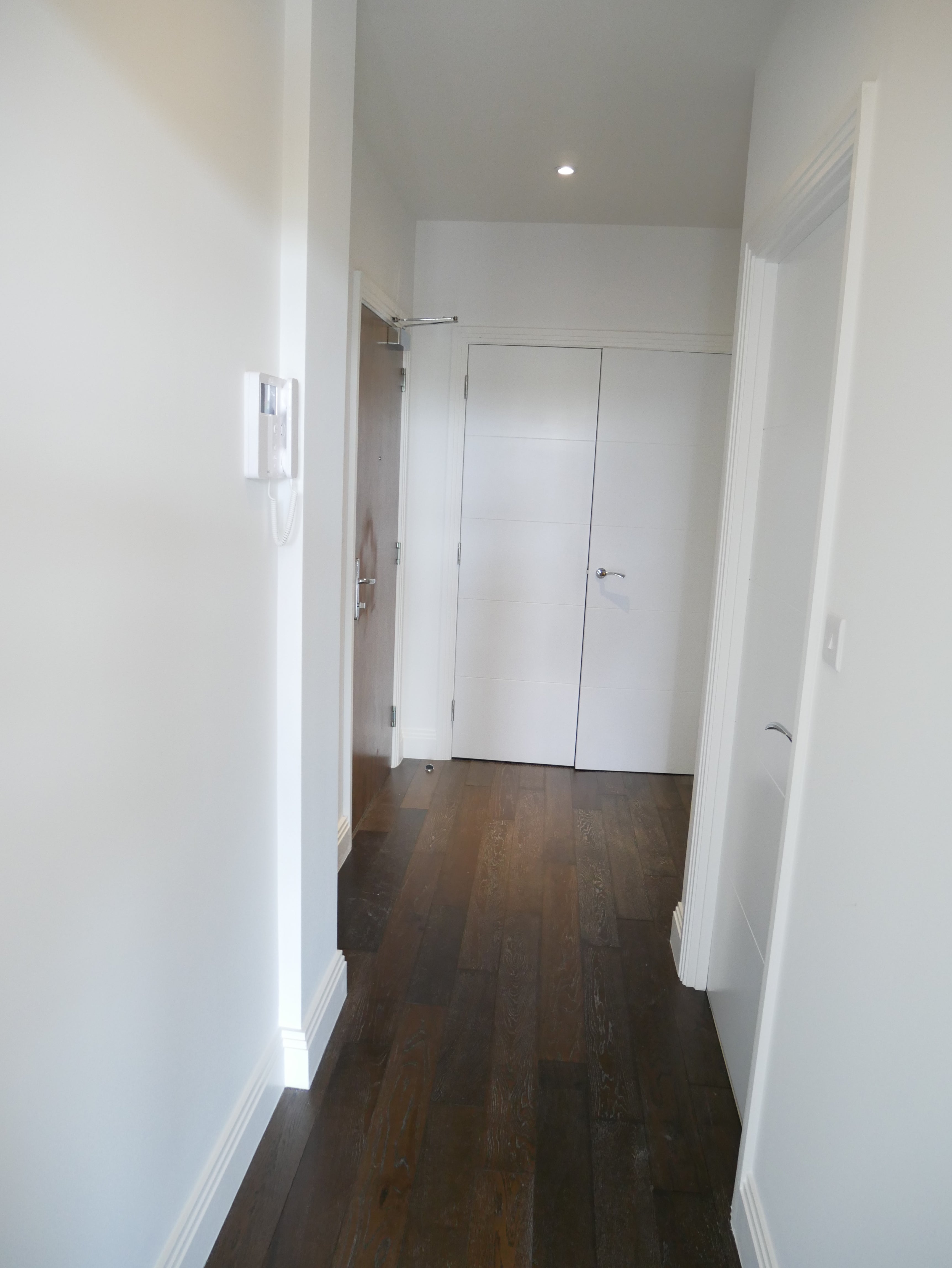 Flat Cowley Bridge in Greater London