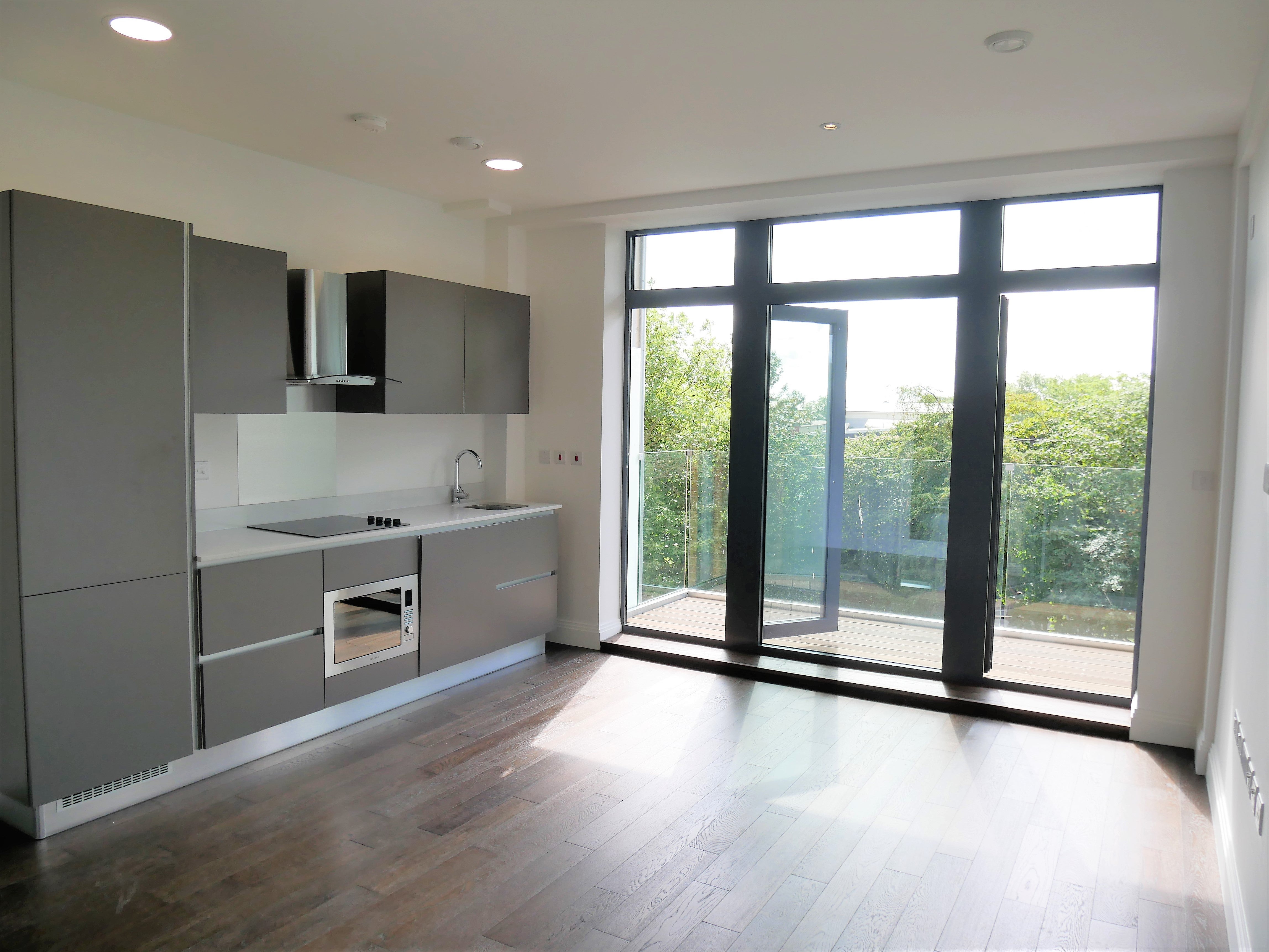Flat Cowley Bridge in Greater London