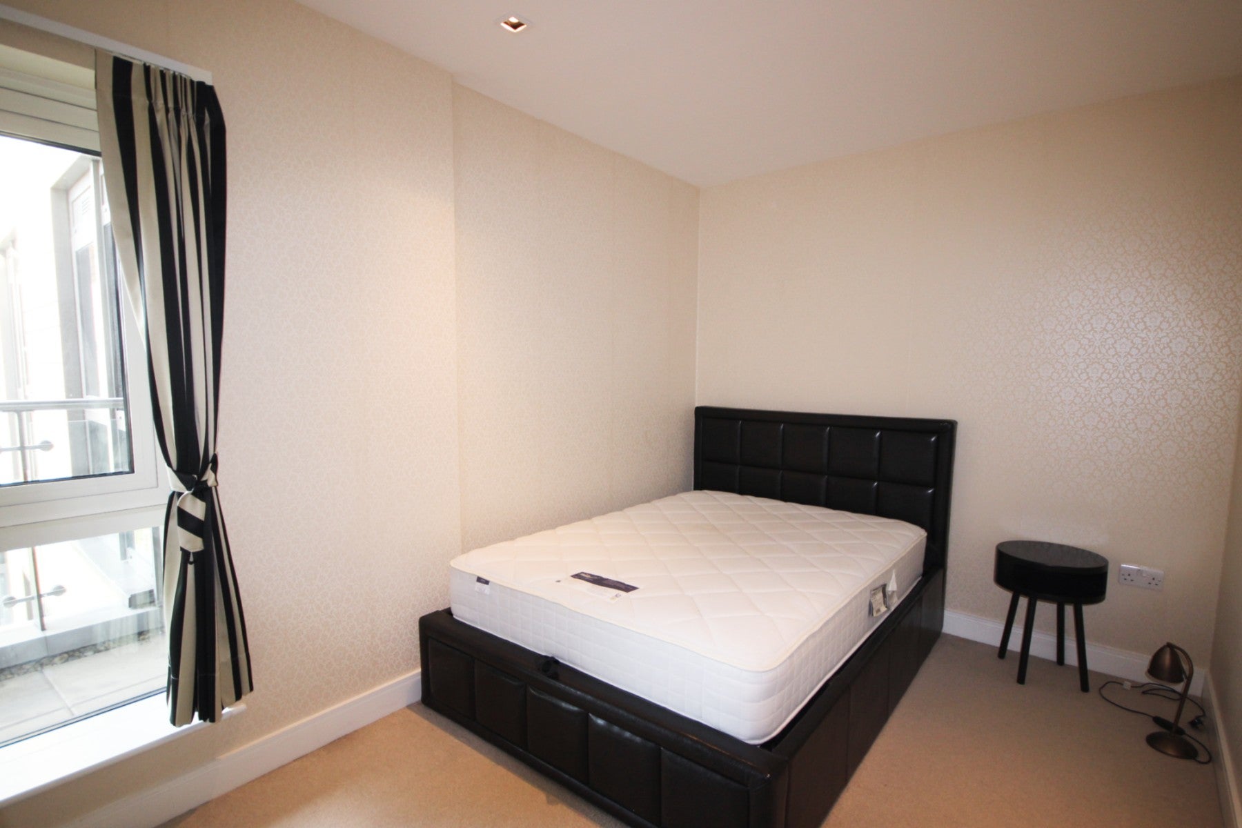 Flat Longfield Avenue in Greater London