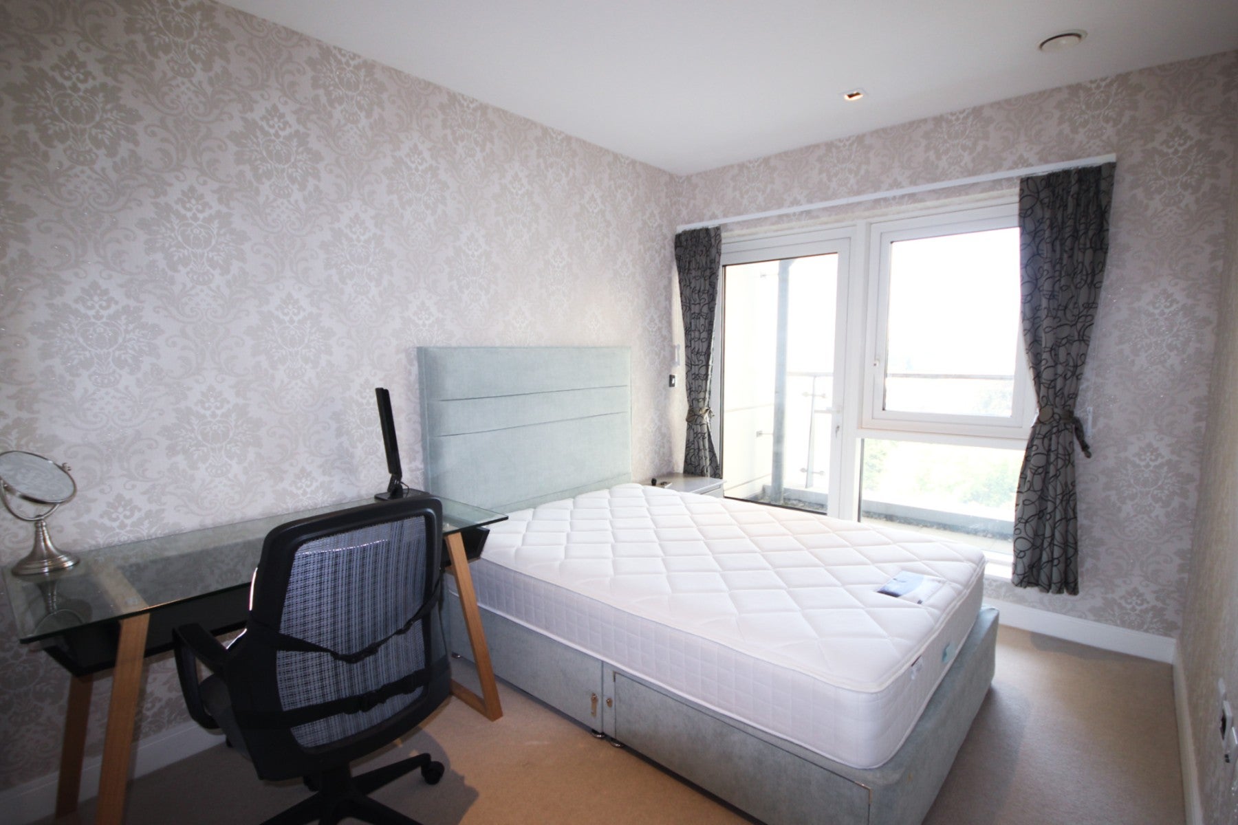 Flat Longfield Avenue in Greater London