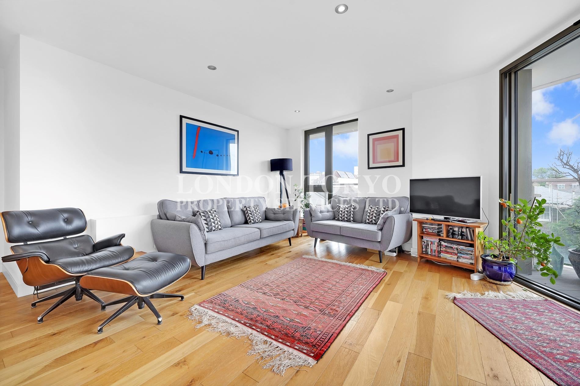 Flat Regent's Park Road in Greater London