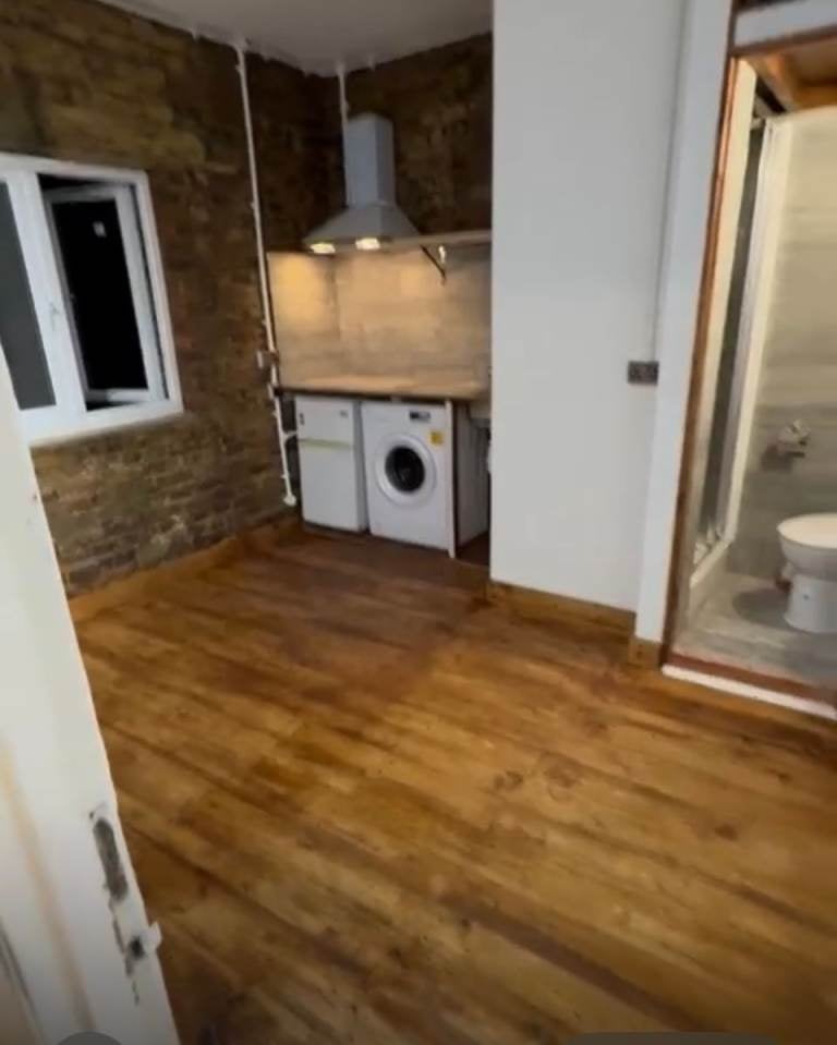 Flat Jerdan Place in Greater London