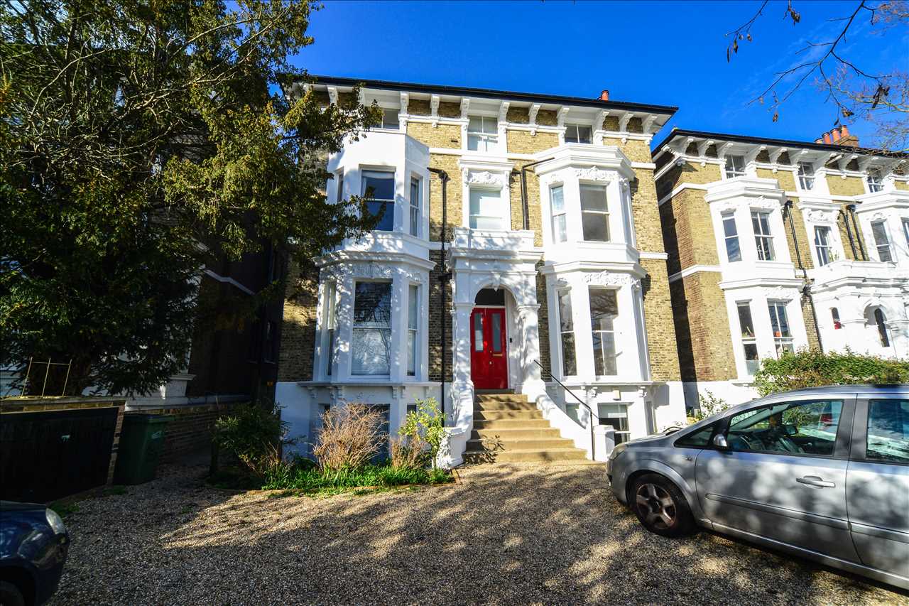 Flat Vanbrugh Park in London