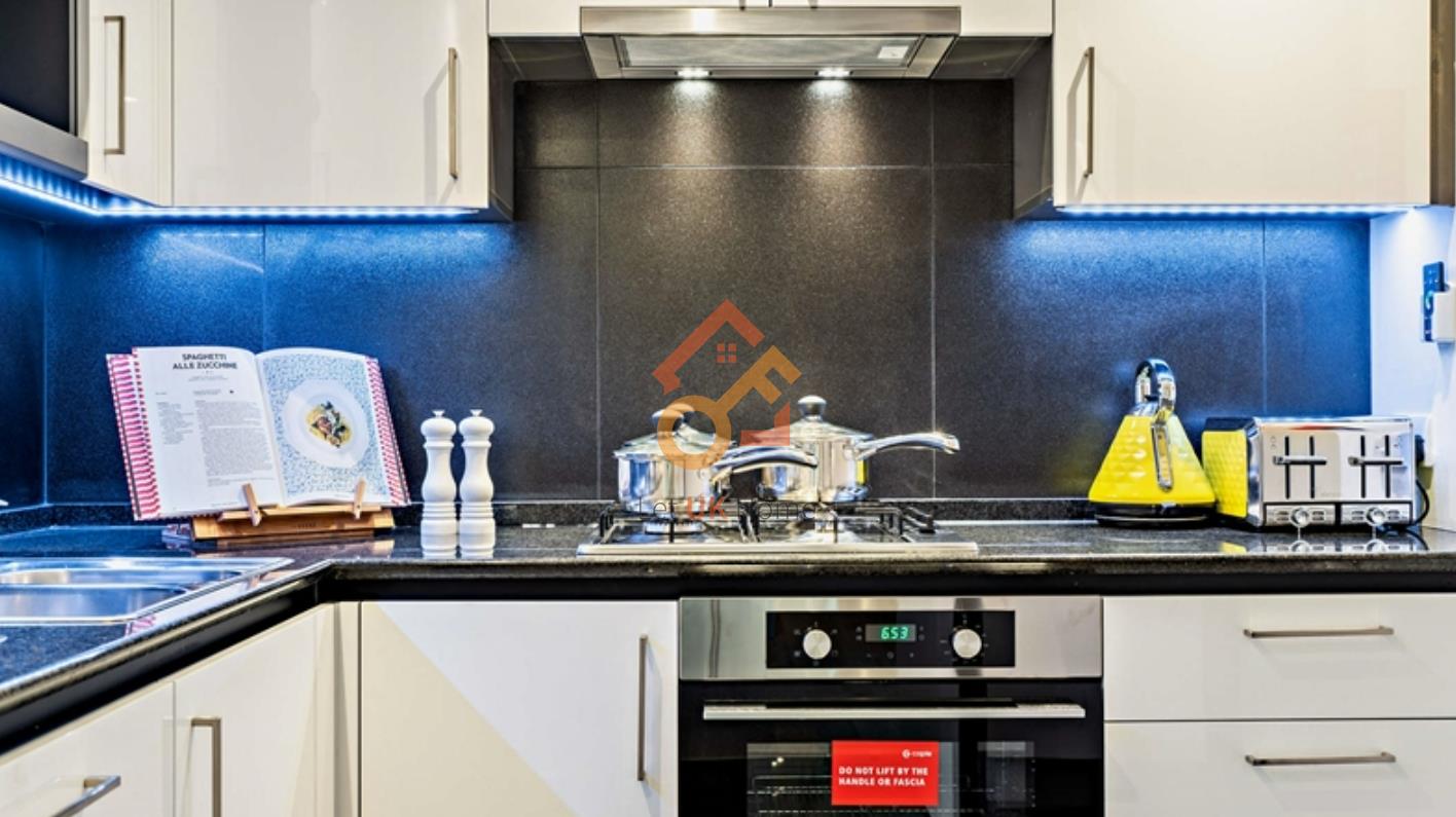Flat Westferry Circus in Greater London