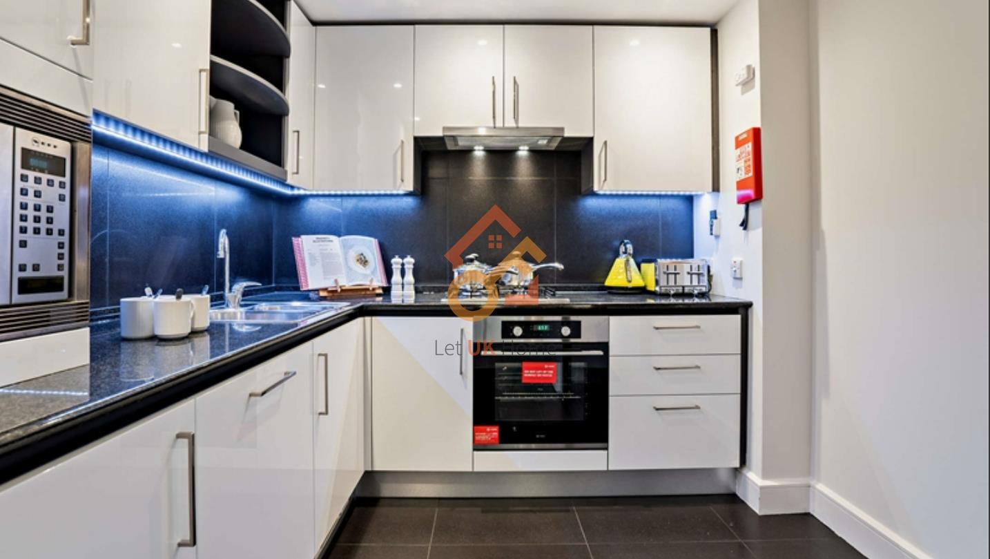 Flat Westferry Circus in Greater London